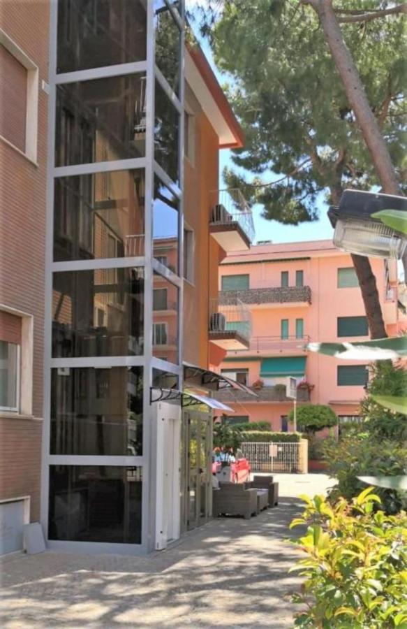 Gold Hotel Bordighera Exterior foto